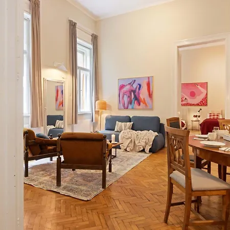 Apartment Art-filled 2br Near Synagogue Leafy Garden Views *