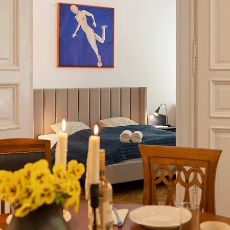 Art-filled 2br Near Synagogue Leafy Garden Views Apartment *