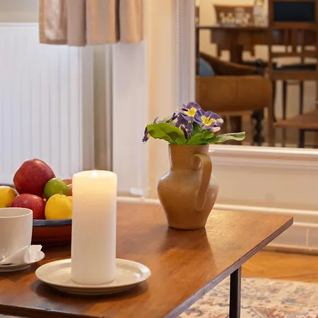Art-filled 2br Near Synagogue Leafy Garden Views Apartment Budapest
