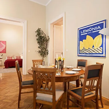 Apartment Art-filled 2br Near Synagogue Leafy Garden Views *