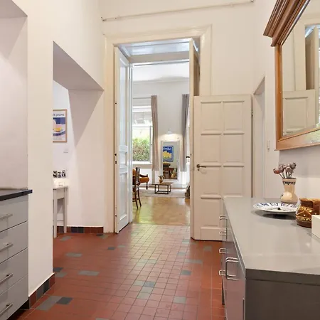 Art-filled 2br Near Synagogue Leafy Garden Views アパート *