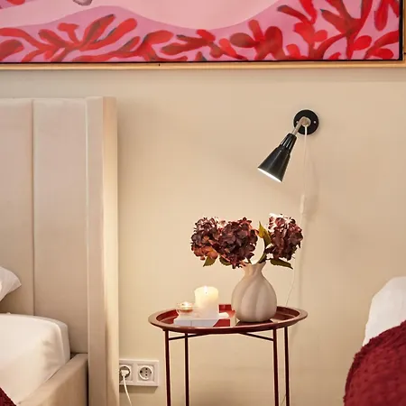 Art-filled 2br Near Synagogue Leafy Garden Views Apartment *