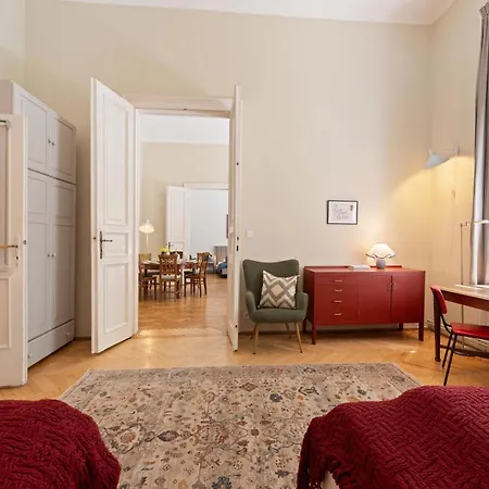 Art-filled 2br Near Synagogue Leafy Garden Views アパート ブダペスト