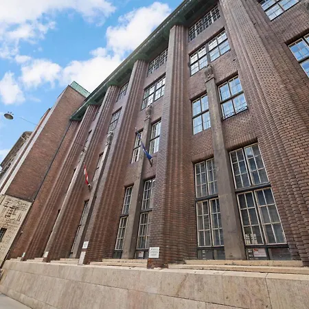 Art-filled 2br Near Synagogue Leafy Garden Views * Budapest