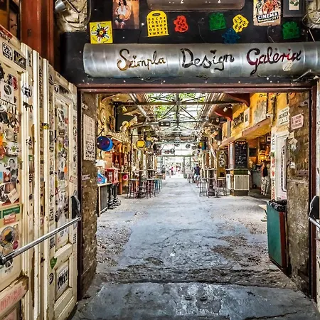 Art-filled 2br Near Synagogue Leafy Garden Views アパート